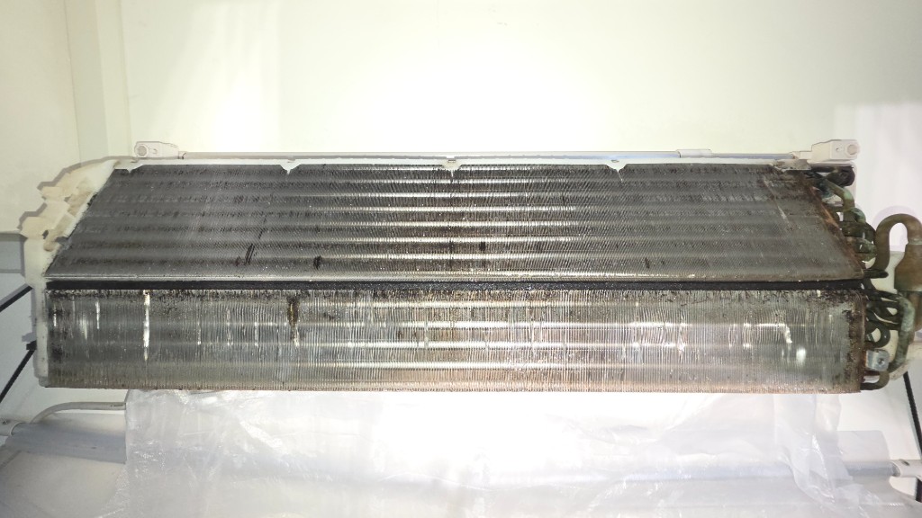 麻豆林小姐富士通冷氣全拆洗，室內機僅剩蒸發器掛牆