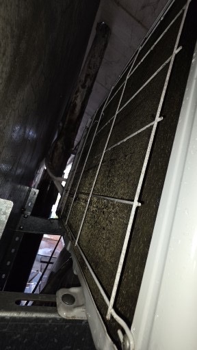 六甲聲寶冷氣室外機清洗後，散熱片附著髒污減少並改善散熱條件