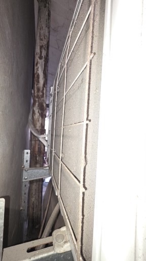 六甲聲寶冷氣室外機清洗前，散熱片累積灰塵造成散熱不良並影響冷房效能