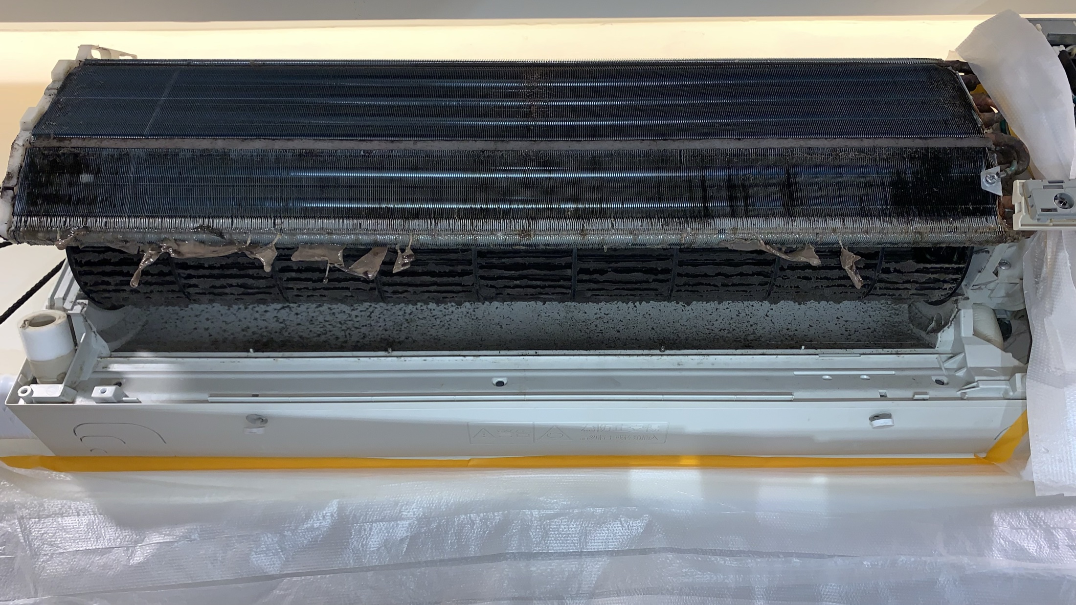 冷氣蒸發器與風鼓內部累積厚厚灰塵